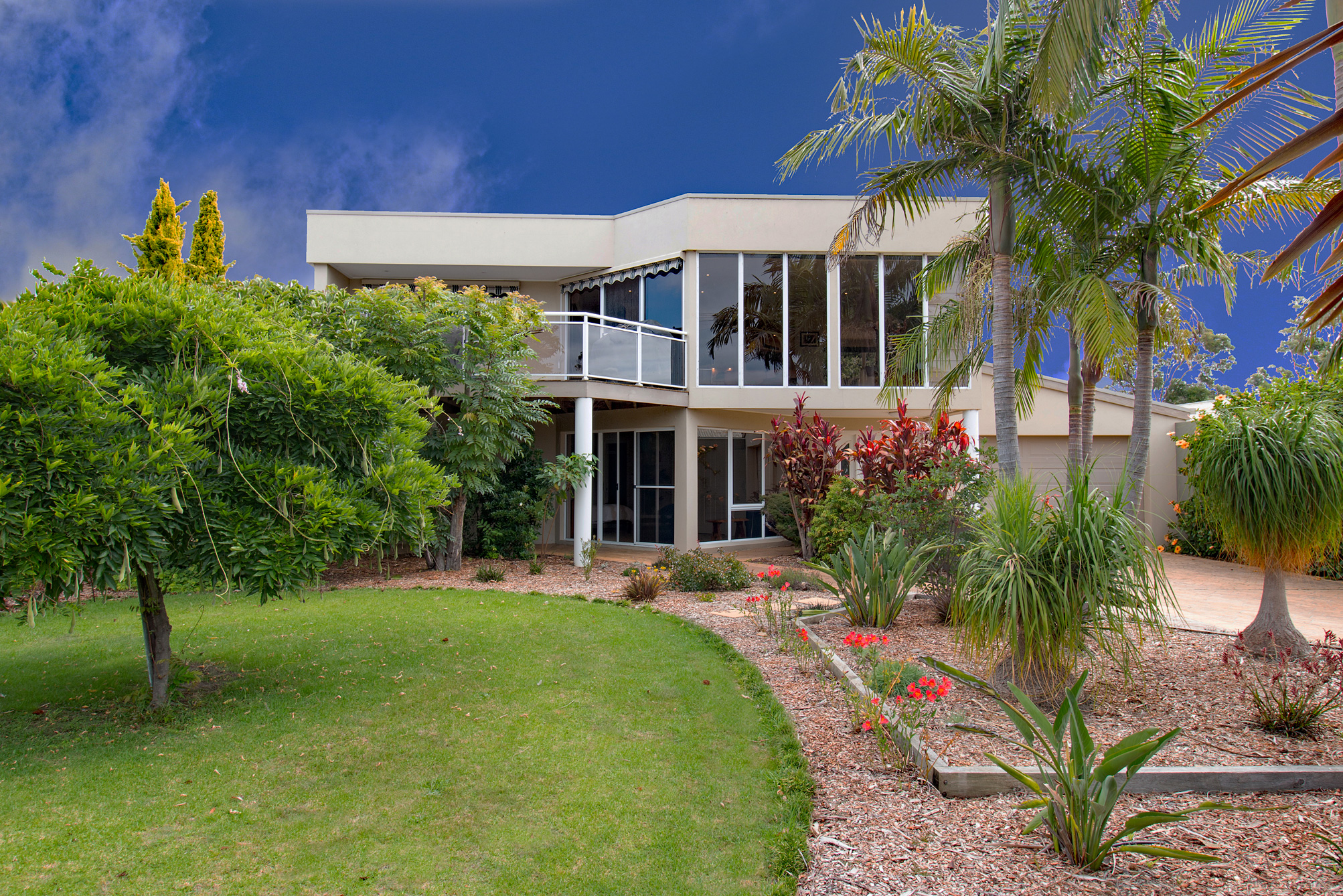 7 Allan Drive luxury holiday rental in Mallacoota - Interior/exterior view 1