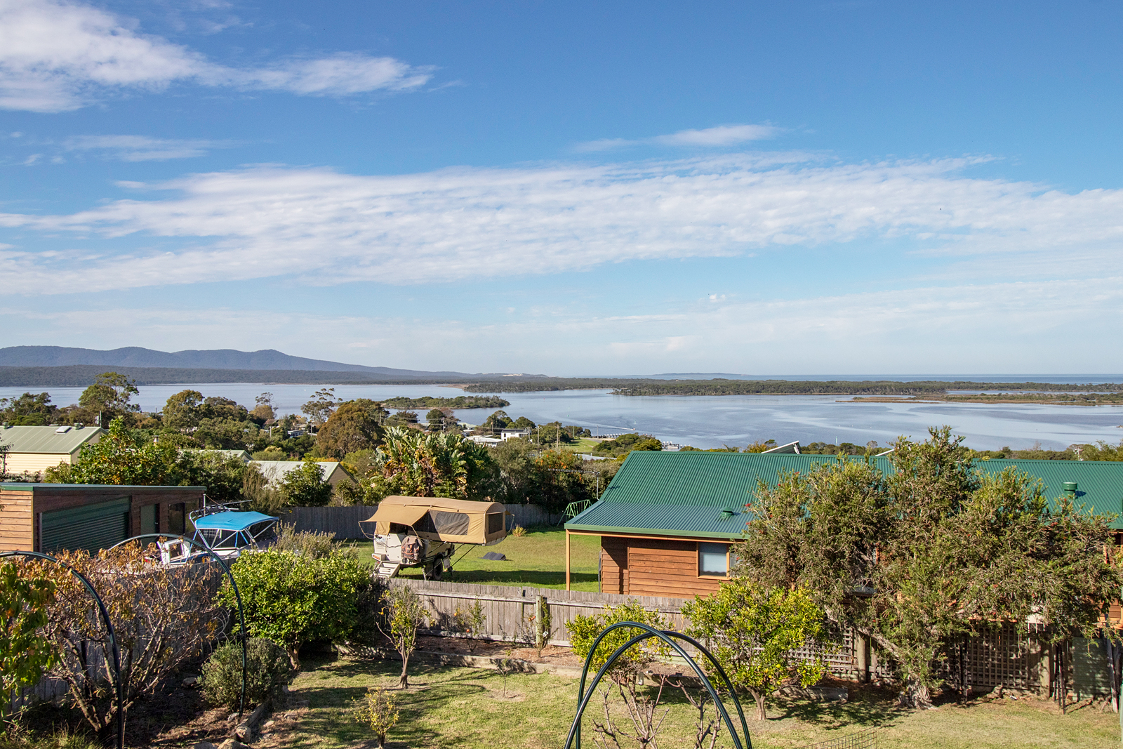 Blue Bird luxury holiday rental in Mallacoota - Interior/exterior view 2