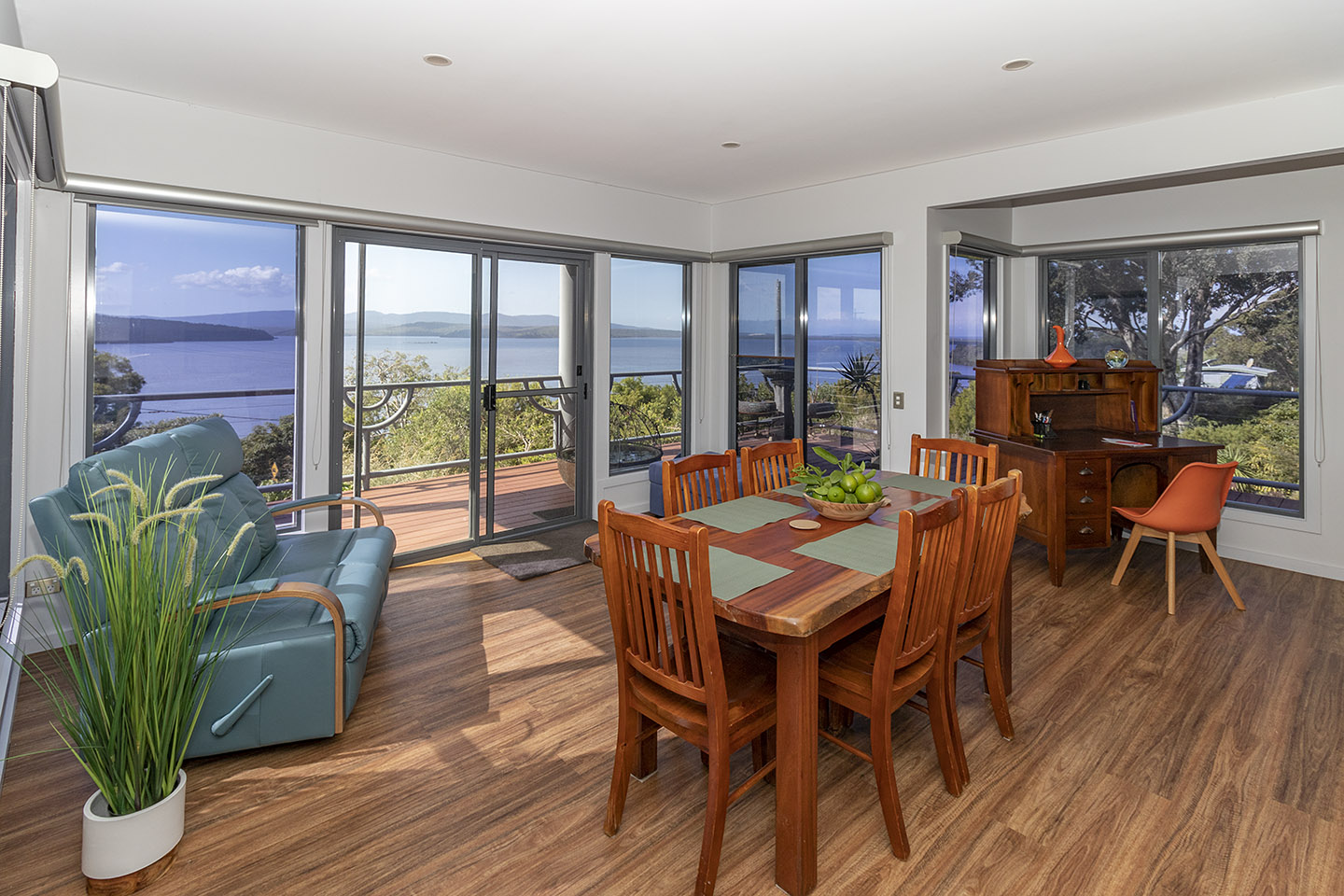 Blue Waters luxury holiday rental in Mallacoota - Interior/exterior view 2