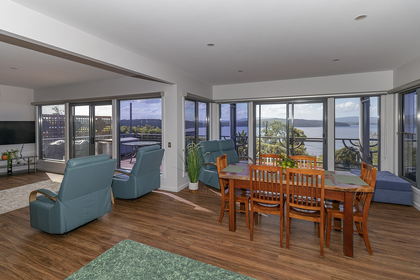 Blue Waters luxury holiday rental in Mallacoota - Interior/exterior view 3