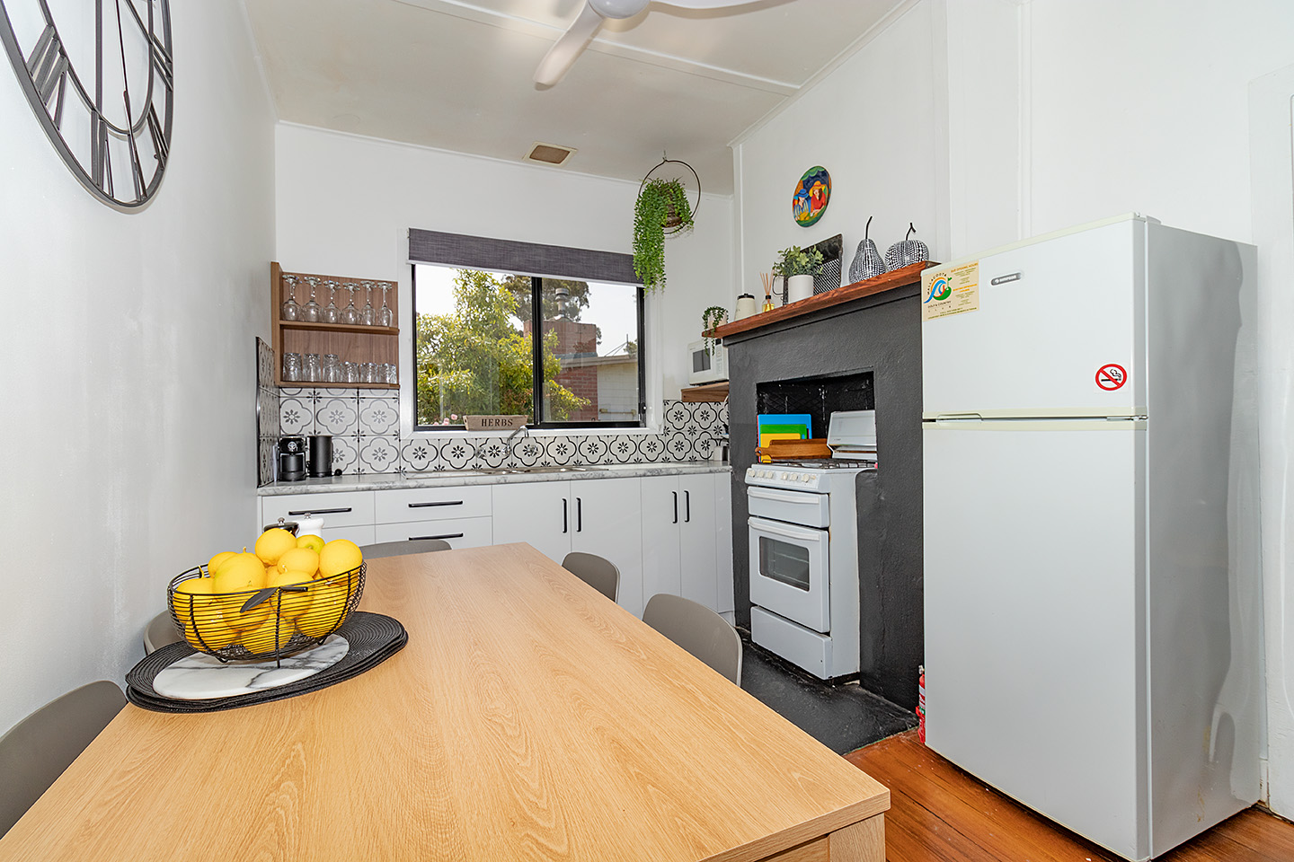Gabo Views luxury holiday rental in Mallacoota - Interior/exterior view 2