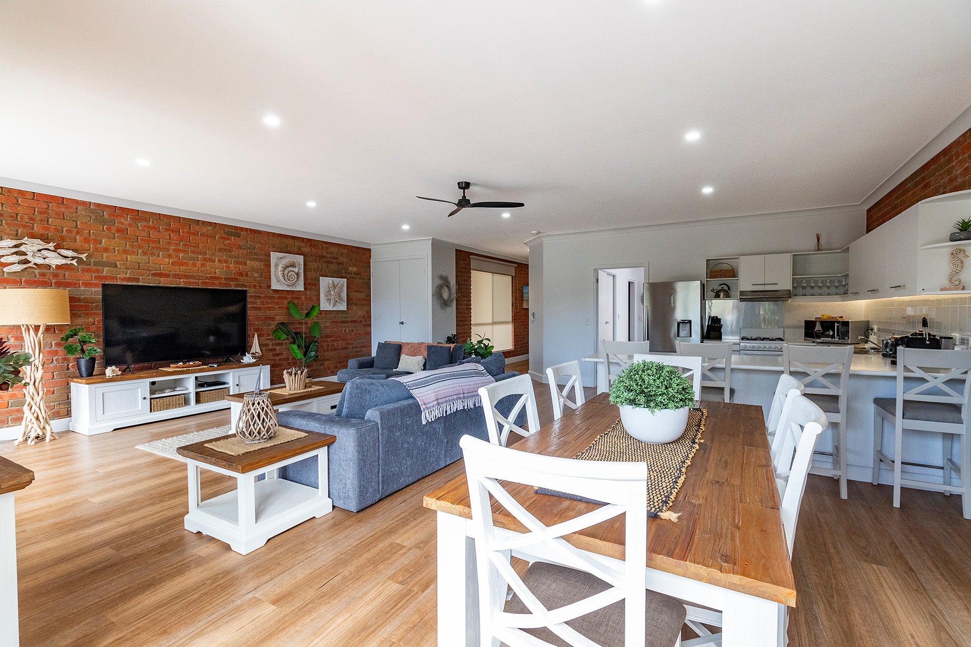 High Tide Apartment luxury holiday rental in Mallacoota - Interior/exterior view 3