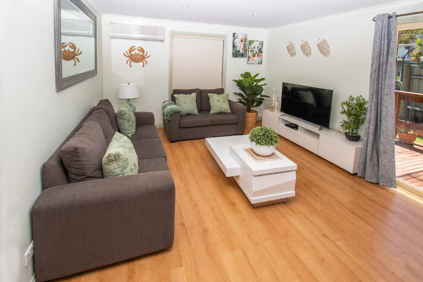 Lacy's Place luxury holiday rental in Mallacoota - Interior/exterior view 1