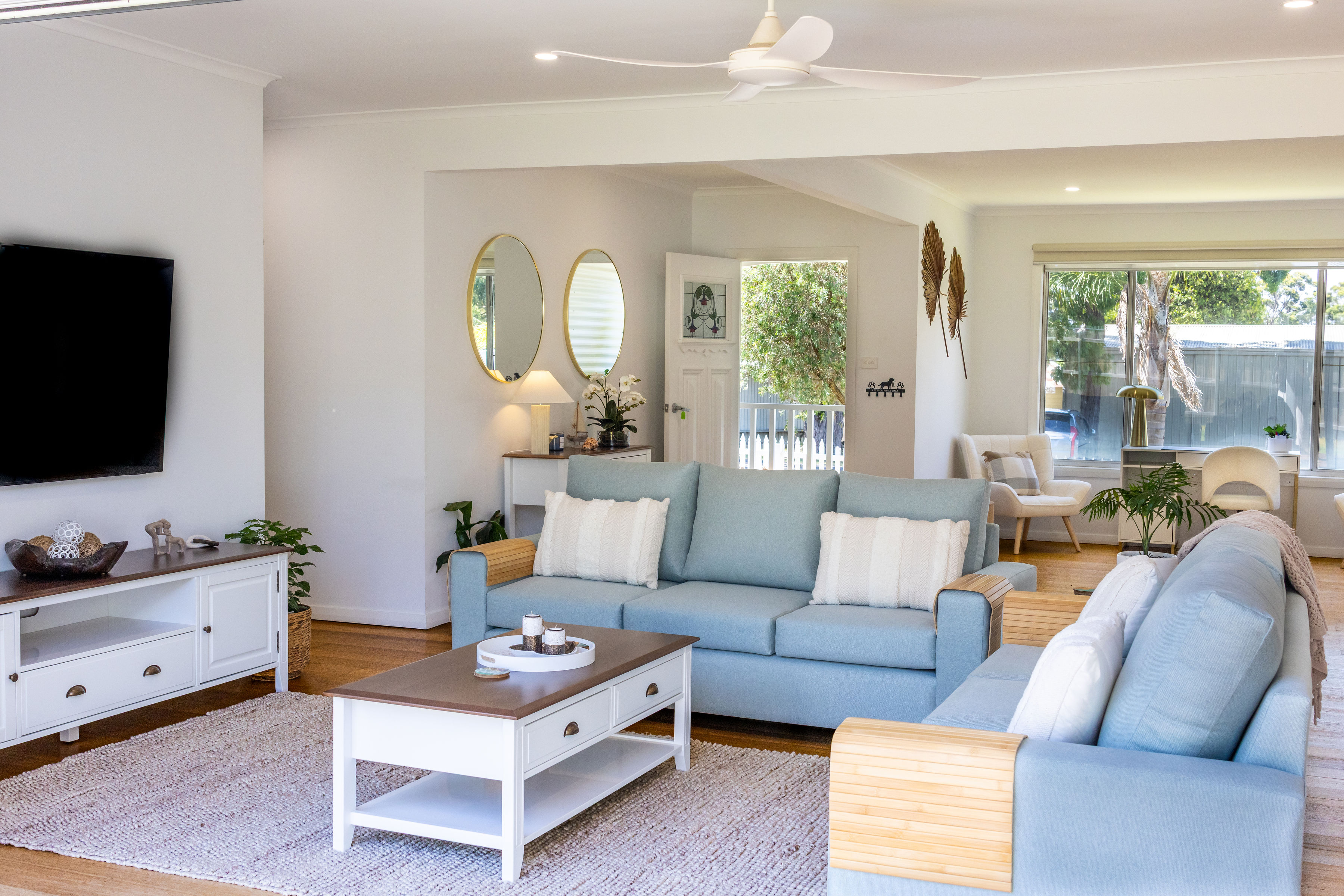 Pelican Place luxury holiday rental in Mallacoota - Interior/exterior view 1
