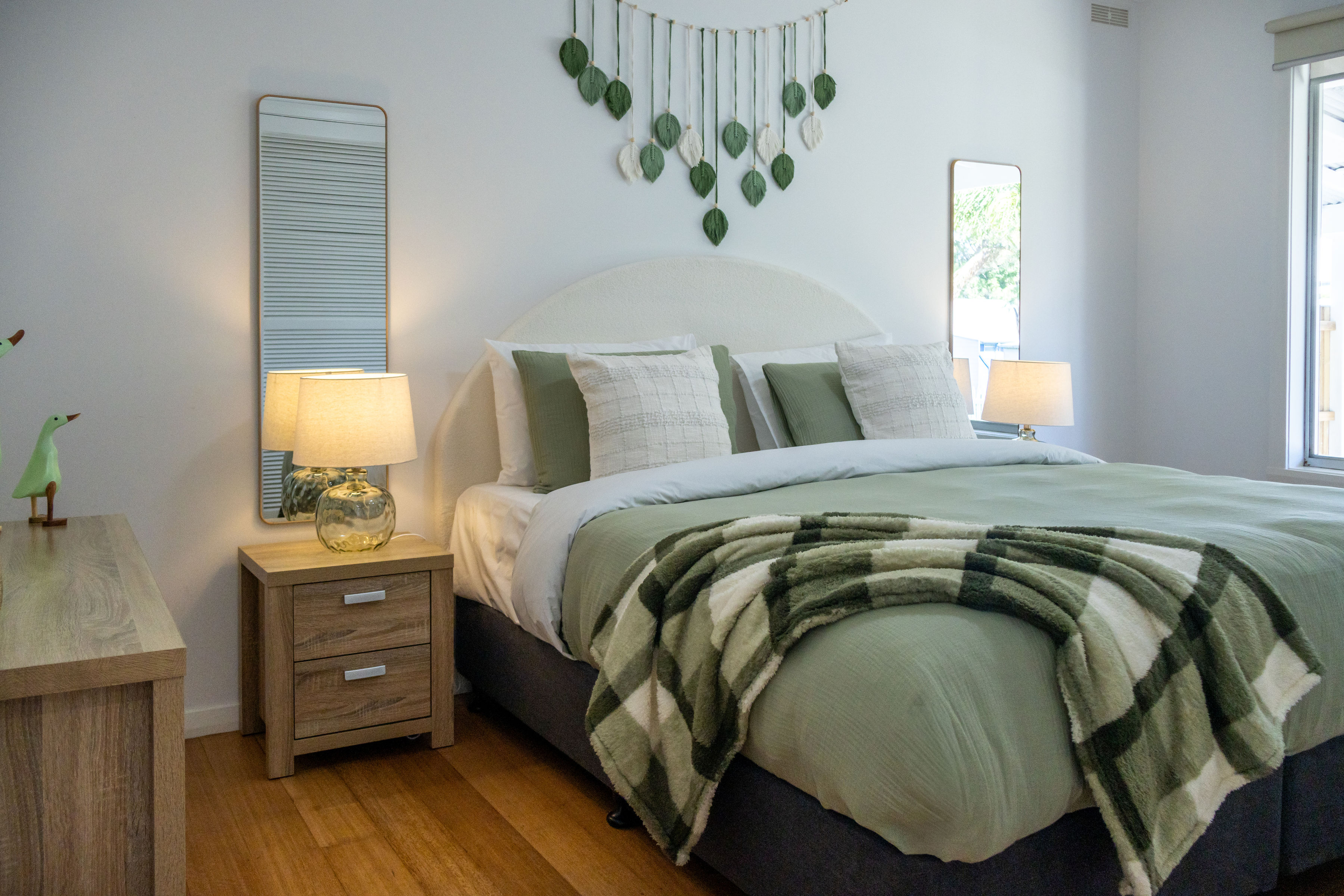 Pelican Place luxury holiday rental in Mallacoota - Interior/exterior view 3