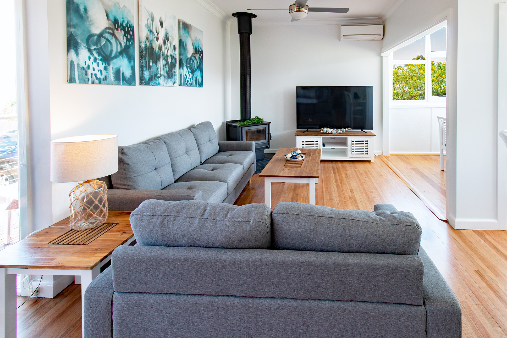 Pheeney Place luxury holiday rental in Mallacoota - Interior/exterior view 3