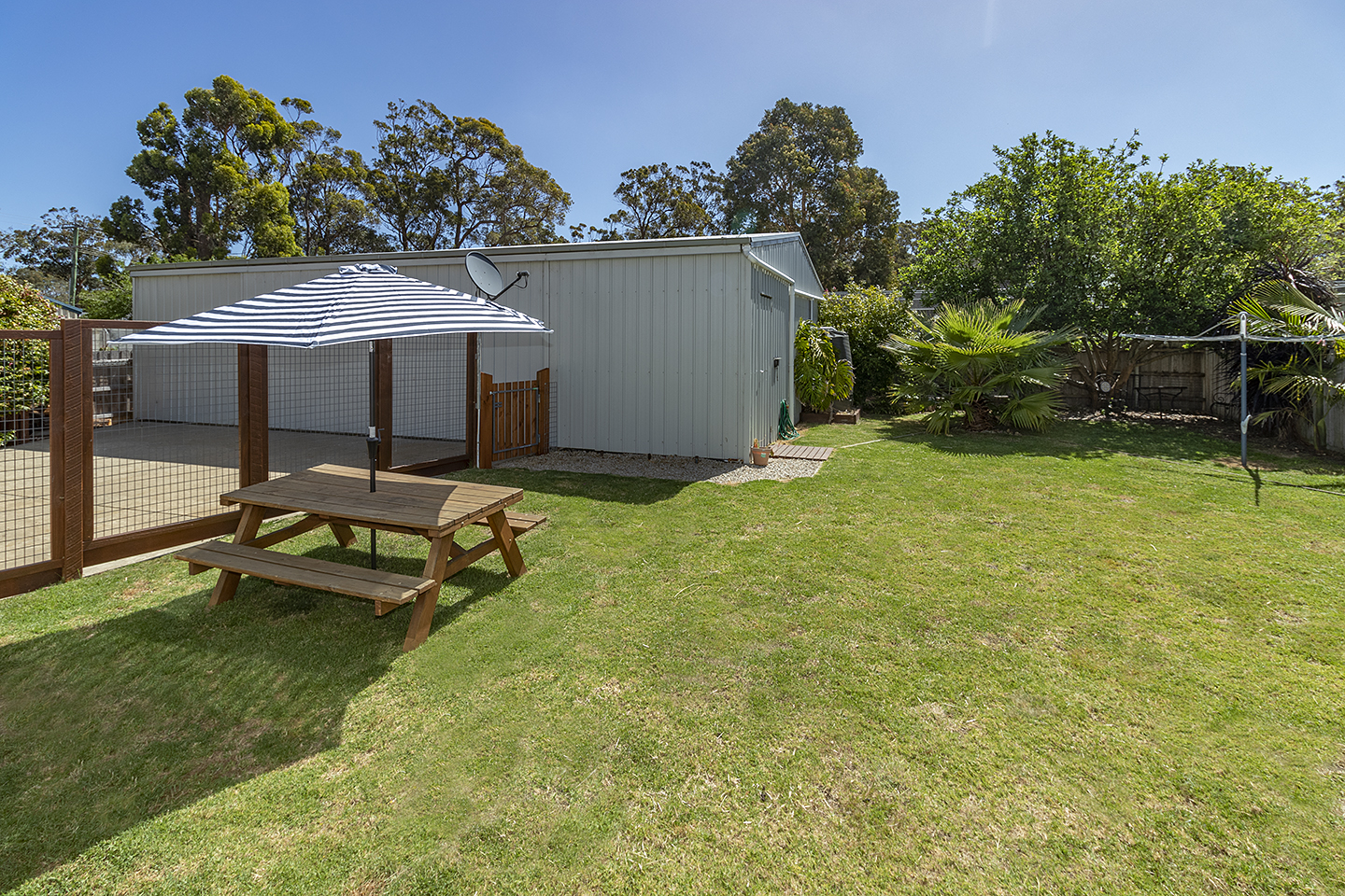South Gateway — Unit luxury holiday rental in Mallacoota - Interior/exterior view 3