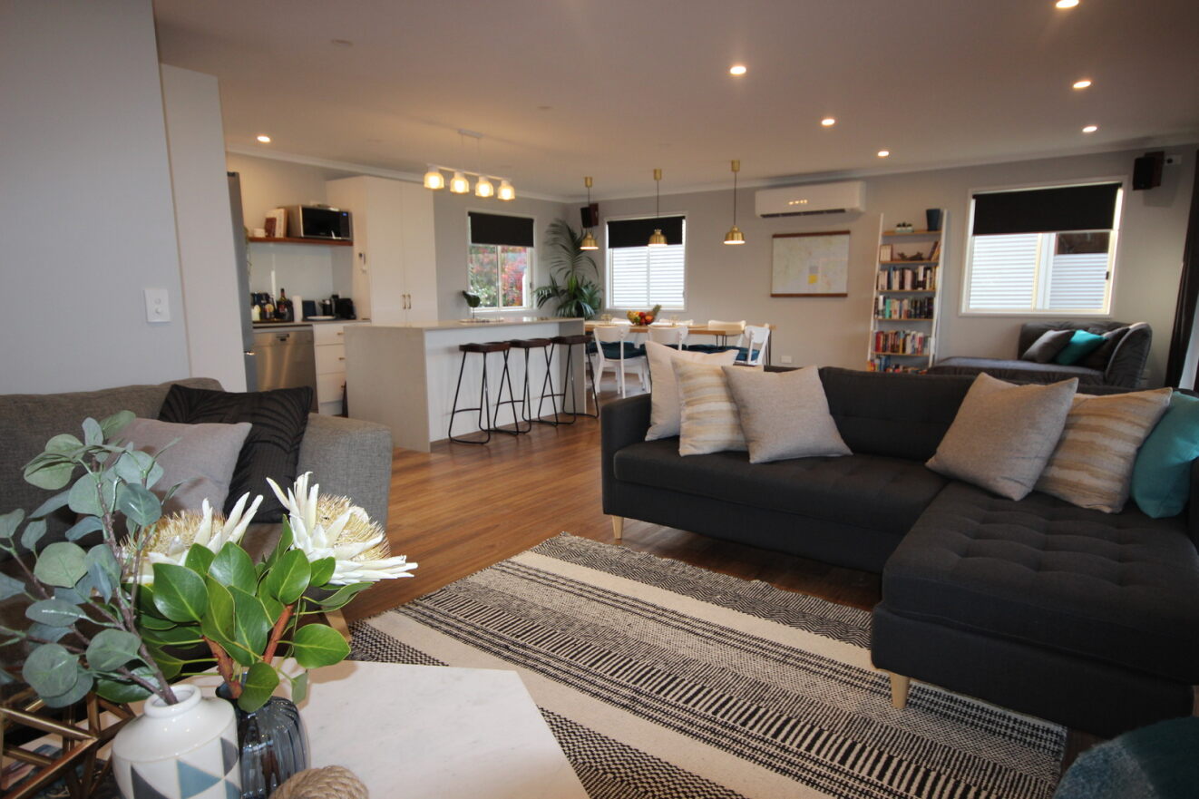 Vista Views luxury holiday rental in Mallacoota - Interior/exterior view 2