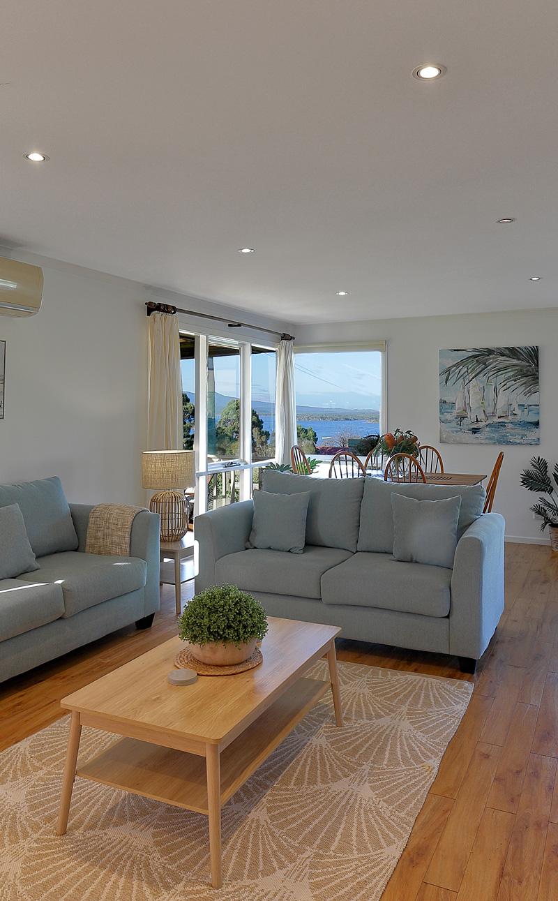 27 Mirrabooka Rd luxury holiday rental in Mallacoota - Interior/exterior view 2