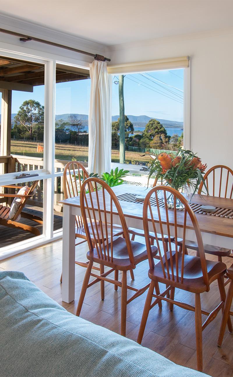 27 Mirrabooka Rd luxury holiday rental in Mallacoota - Interior/exterior view 3