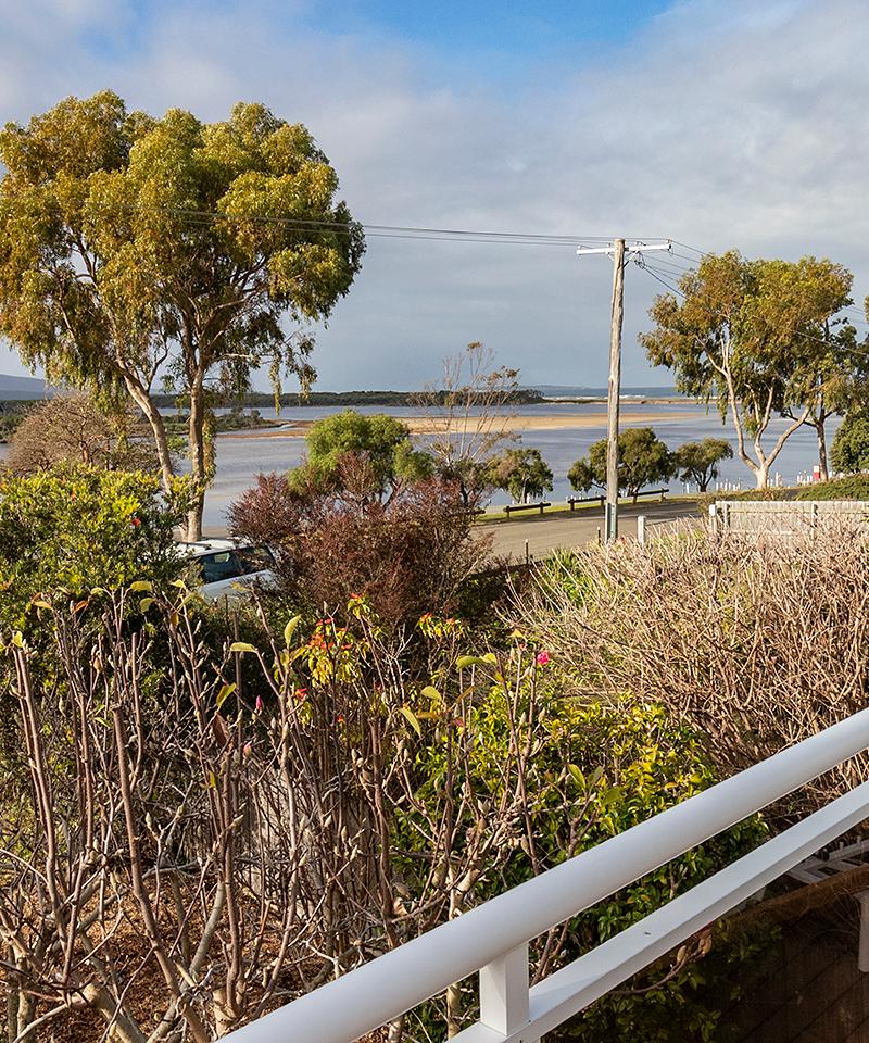 7 Allan Drive luxury holiday rental in Mallacoota - Interior/exterior view 3