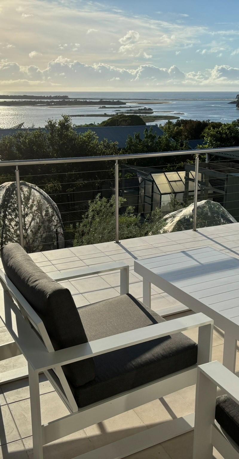 Blue Bird luxury holiday rental in Mallacoota - Interior/exterior view 1